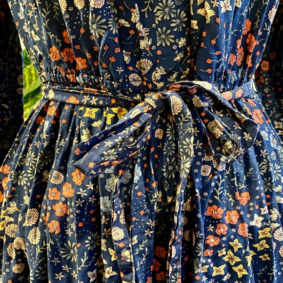 MIDI timeless floral Gap dress with details. - Picture 4 of 6